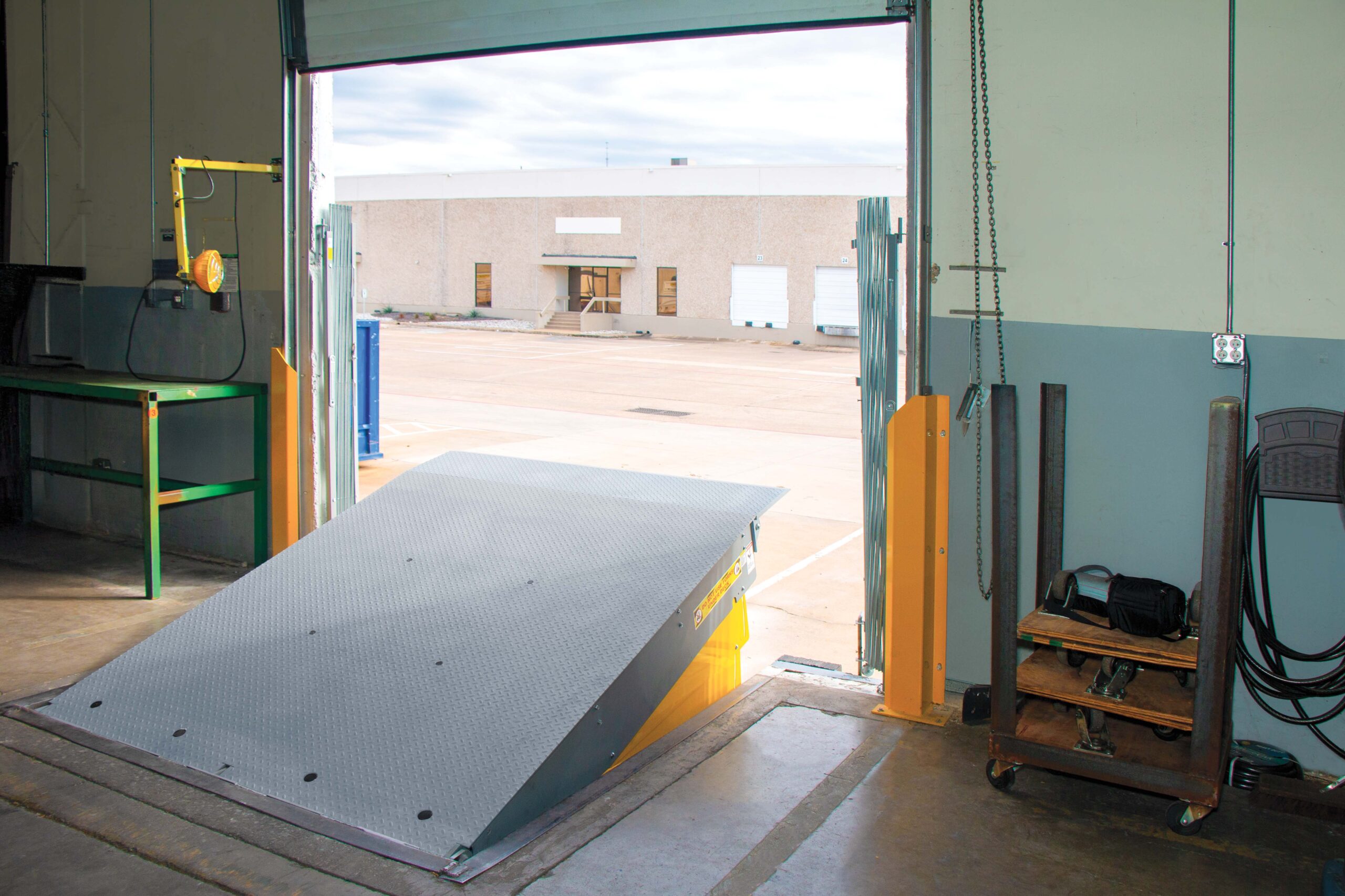 OHD-Hydraulic-Pit-Leveler-1-min-1-scaled